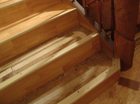 Treppensanierung Treppe mit Laminat verkleiden