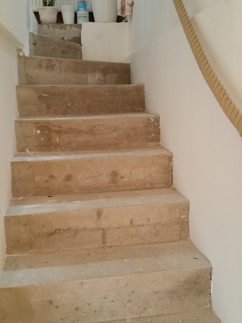 Betontreppe mit Parkett verkleiden