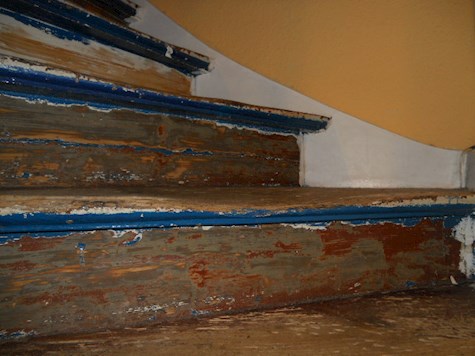 Stark ausgetretene alte Treppe - Treppen-Renovierung