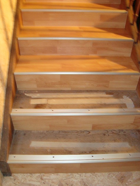 Treppenrenovierung Stufen mit Laminat verkleiden